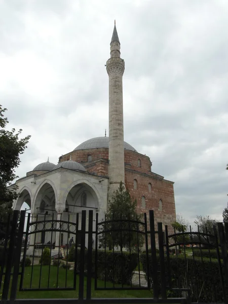 Immeuble religieux atypique à Skopie, Macédoine — Photo