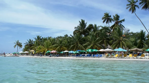 Пляж отдыха в Каррибском море, Доминикана — стоковое фото