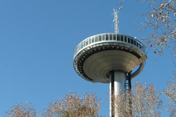 Hoher turm in madrid, spanien — Stockfoto