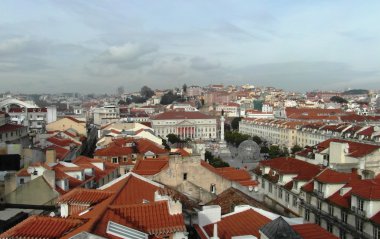 Güzel panoramik Lizbon çatılarda, İspanya