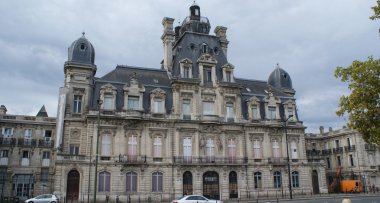 Bordo güzel Fransız mimarisi