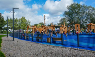 Kronstadt, St. Petersburg yakınlarında yer almaktadır. Rusya 'nın kuzeyi, çok güzel bir şehir ve ilginç bir park.