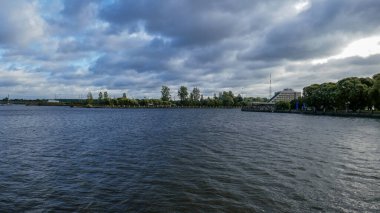 Vyborg, Kuzey Rusya 'da güzel bir şehirdir. Komşuların mimari tarzdaki inanılmaz doğası ve etkisi