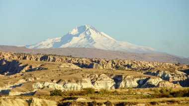 Capppadia dünyanın her yerinden turistlerin geldiği bir yerdir. Türkiye 'nin bu köşesi şık vadiler ve eşsiz manzaraları cezbediyor