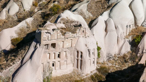 Erstaunliches Tal in Kappadokien, ungewöhnliches Relief — Stockfoto