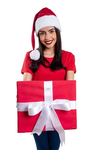 クリスマスの帽子をかぶった女性は 白い背景に隔離された贈り物を持っています — ストック写真