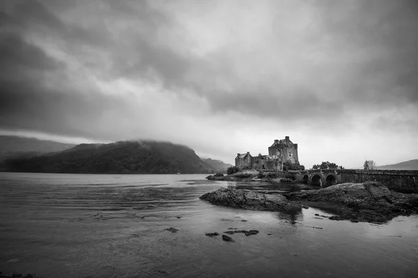 Eileense donan kasteel Rechtenvrije Stockfoto's