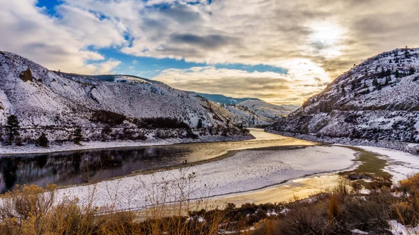 Sunset over the Winter Landscape of the Thompson River Valley — Stock Photo, Image