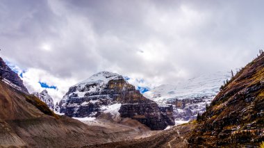 Lefroy ve Mount Victoria izi altı düz buzullar monte