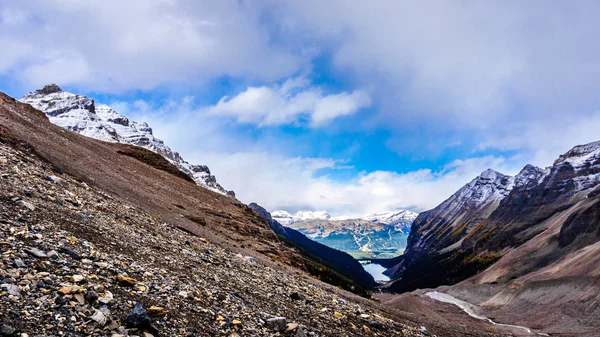 Vista del Lago Louise desde la Llanura de los Seis Glaciares en el Parque Nacional Banff —  Fotos de Stock