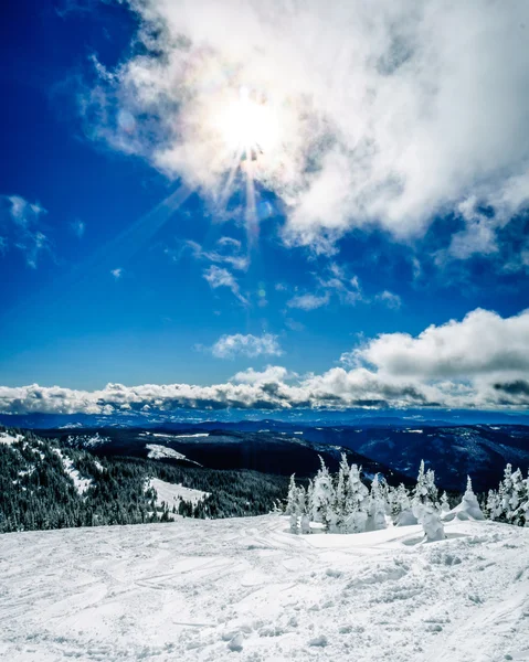Montanha vista superior no inverno — Fotografia de Stock