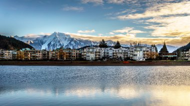 Fraser Vadisi'nde da Harrison Hot Springs village