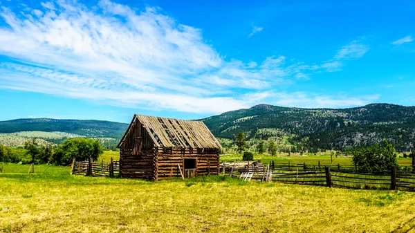 Antiguos edificios de granja en el Valle del Bajo Nicola cerca de Merritt British Columbia — Foto de Stock