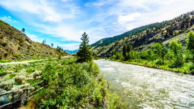 Ingiliz Kolombiyası, Kanada 'da Merritt ve spences Köprüsü arasında Highway 8 ' den Nicola Nehri üzerinde TRESTLE Köprüsü