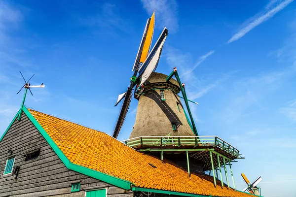 Fully operational historic Dutch Windmills along the Zaan River at the village of Zaanse Schans in the Netherlands — Stock Photo, Image