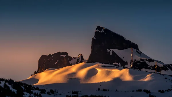 Early Morning Sunrise Famous Black Tusk Smaller Bishop Mitre Peak — Foto de Stock