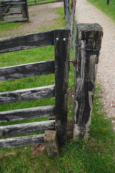 Old Fence Post e portão — Fotografia de Stock