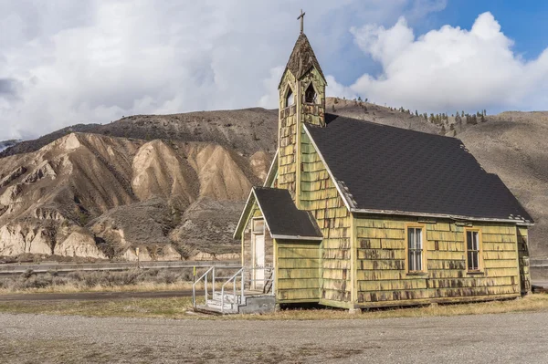 Gamla försummade landet kyrkan nära Spences Bridge — Stockfoto