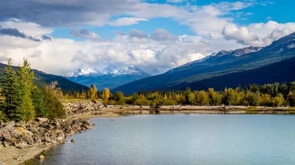 Moose Lake in Mount Robson Provincial Park — Stock Photo, Image