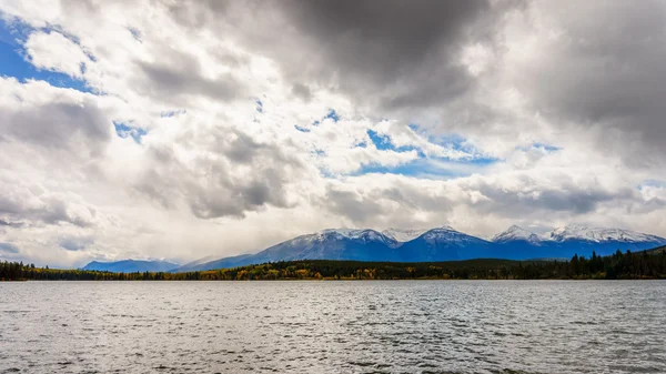Jezioro piramida z góry Whistlers — Zdjęcie stockowe
