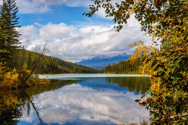 První jezero v údolí pěti jezer stezka — Stock fotografie