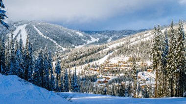 Sun village Peaks Shuswap dağlık yukarıda Kayak