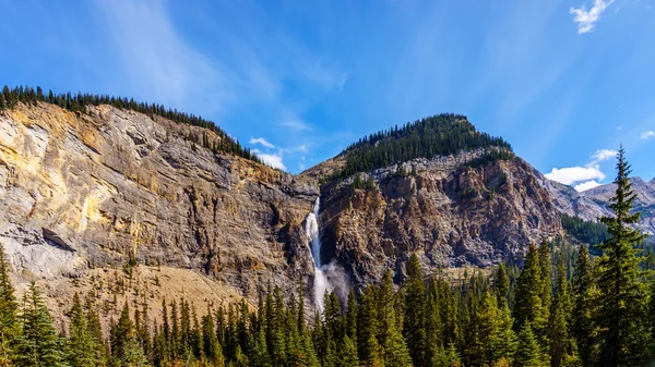 Caídas Takakkaw en el Parque Nacional Yoho en las Montañas Rocosas —  Fotos de Stock