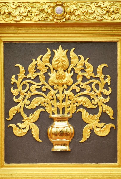 Blomma Staty Med Thai Stil Konst Hantverk Målade Med Guld — Stockfoto