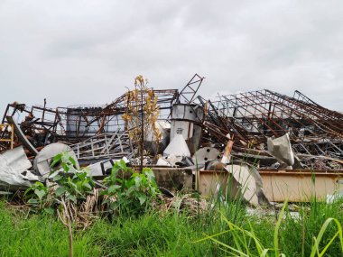 Patlama sonucu yıkılan fabrika yangını gaz sızıntısı, deprem, sel, fırtına...