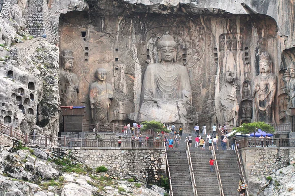 Longmen Grottoes grottor med Buddhas siffror i Luoyang, Kina. Royaltyfria Stockfoton