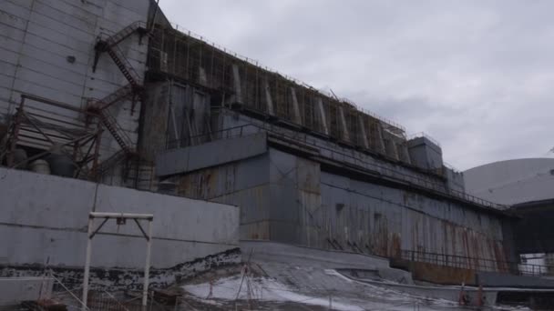 Yeni sığınak. Chernobyl santral çatıdan — Stok video