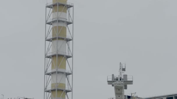 De bouw van de verwoeste reactor van de kerncentrale — Stockvideo