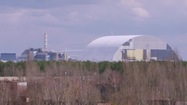 Un time-lapse. Nuovo rifugio sicuro sul reattore della centrale nucleare di Chernobyl — Video Stock