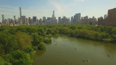 Uçan Cental park New York'ta yukarıda. İnanılmaz hava görüntü. (80 m)