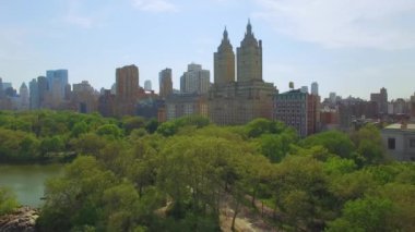 Uçan Cental park New York'ta yukarıda. İnanılmaz hava görüntü. (80 m)