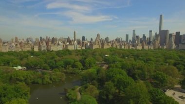 Uçan Cental park New York'ta yukarıda. İnanılmaz hava görüntü. (80 m)