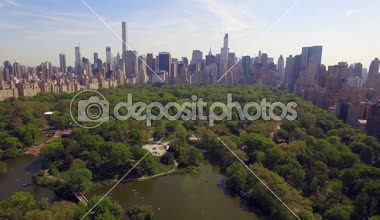 Uçan Cental park New York'ta yukarıda. İnanılmaz hava görüntü. (80 m)