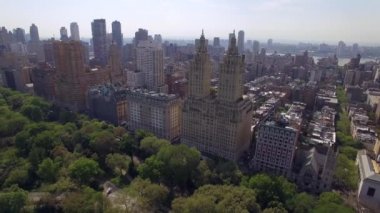 Uçan Cental park New York'ta yukarıda. İnanılmaz hava görüntü. (80 m)