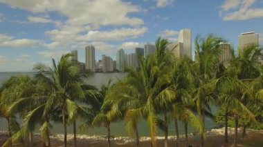 Downtown Miami Hava görünümünü. Bulutlu ve güneşli gün. Florida, ABD