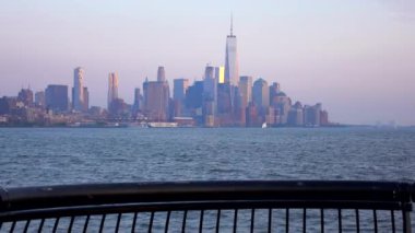 Aşağı Manhattan'ın ortasında yeni bir dünya ticaret merkezi binası var. ABD, New York, 1 Mayıs 2017.