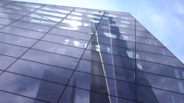 New York'ta yeni dünya ticaret merkezi binası ve yansıması. ABD, New York, 1 Mayıs 2017.