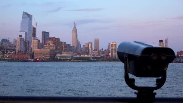 New York City Skyline am Abend. Blick von der Jersey City — Stockvideo