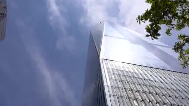 纽约市新的世界贸易中心大楼。911纪念广场。Usa， 纽约市， 2017年5月3日 — 图库视频影像