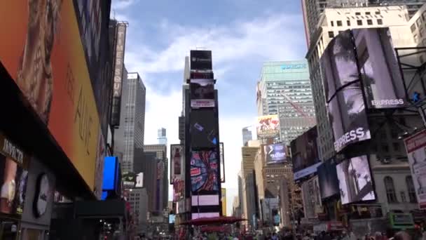 Giper'ın hatası. Zaman Meydanı'ndaki gökdelenler. New York şehri. ABD, New York, 1 Mayıs 2017. — Stok video