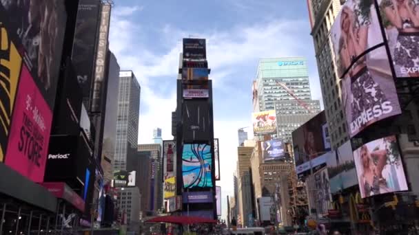 Velmi hladký pohyb videa na Time Square. New yorku. USA, město New York, 1. května 2017. — Stock video