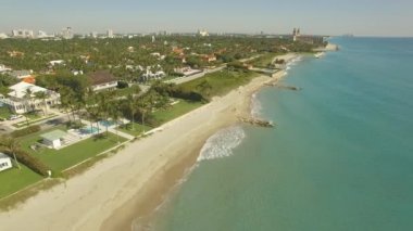 Havadan görüntüleri. Palm Beach üzerinde uçan, lüks yer yaşayan ve tatil için