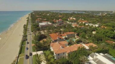 Havadan görüntüleri. Palm Beach üzerinde uçan, lüks yer yaşayan ve tatil için