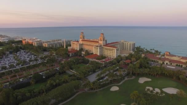 Luchtfoto Vliegen Boven Palm Beach Luxe Plaats Voor Wonen Vakantie — Stockvideo