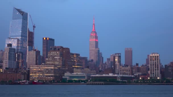 Time-Lapse. De noite em noite. Linha do horizonte da cidade de Nova Iorque — Vídeo de Stock