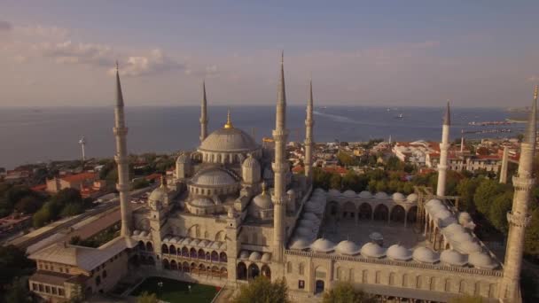 Aerial footage of Blue Mosque in Istanbul city. Turkey in 4K — Stock Video